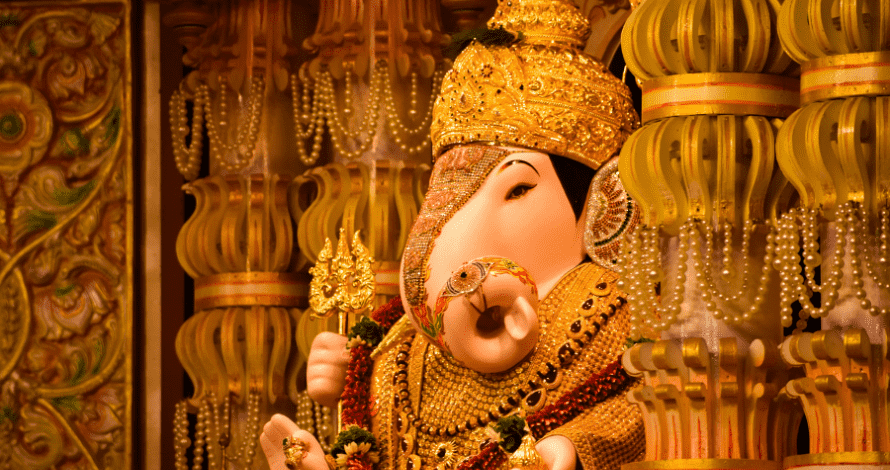 You are currently viewing श्री गणपतीची आरती मराठी अर्थासहित Ganpati Aarti